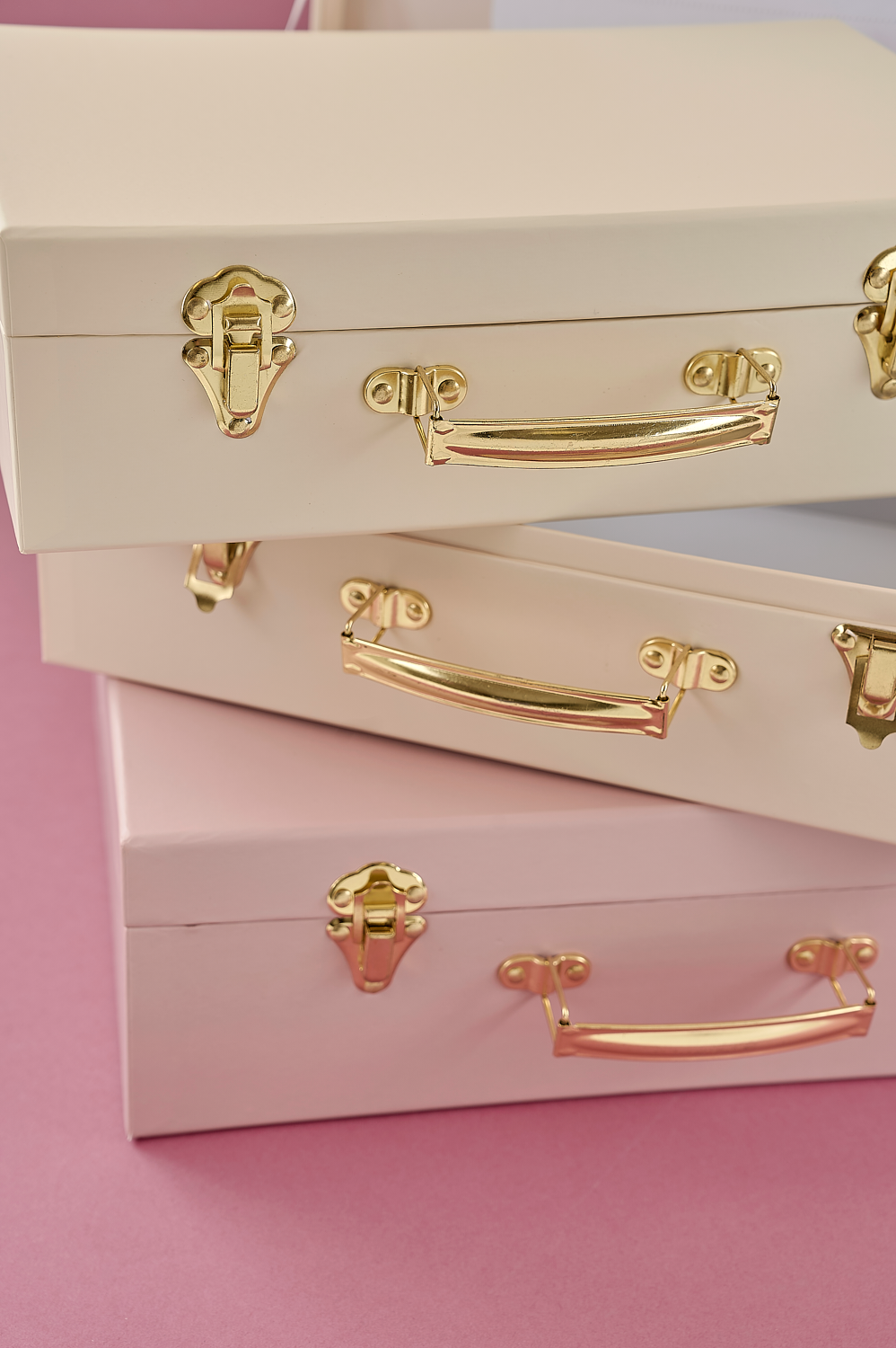 Storage suitcase