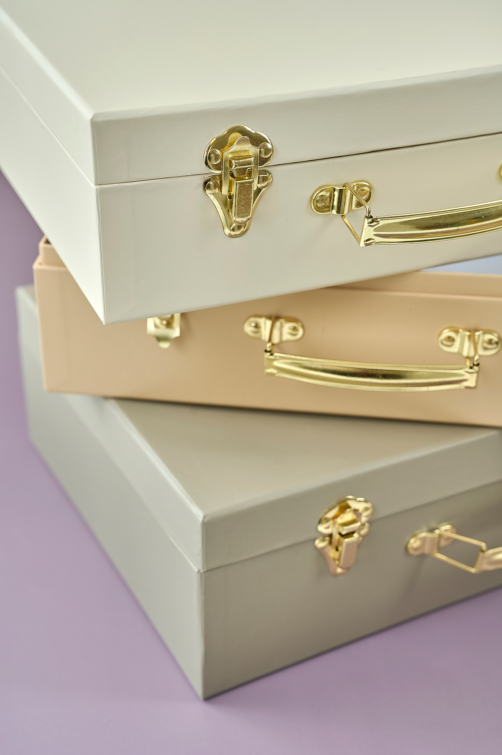 Storage suitcase