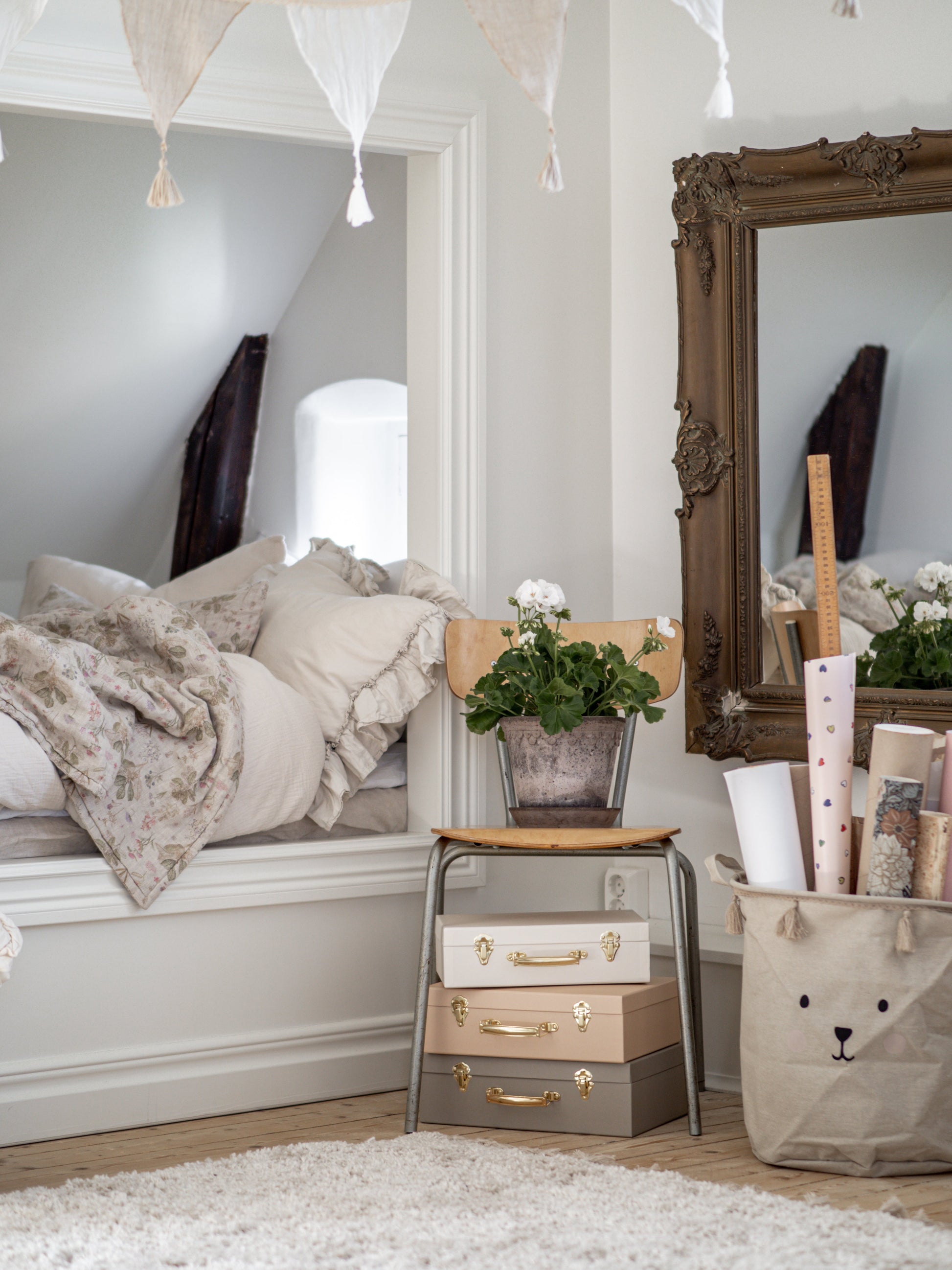 Storage suitcase