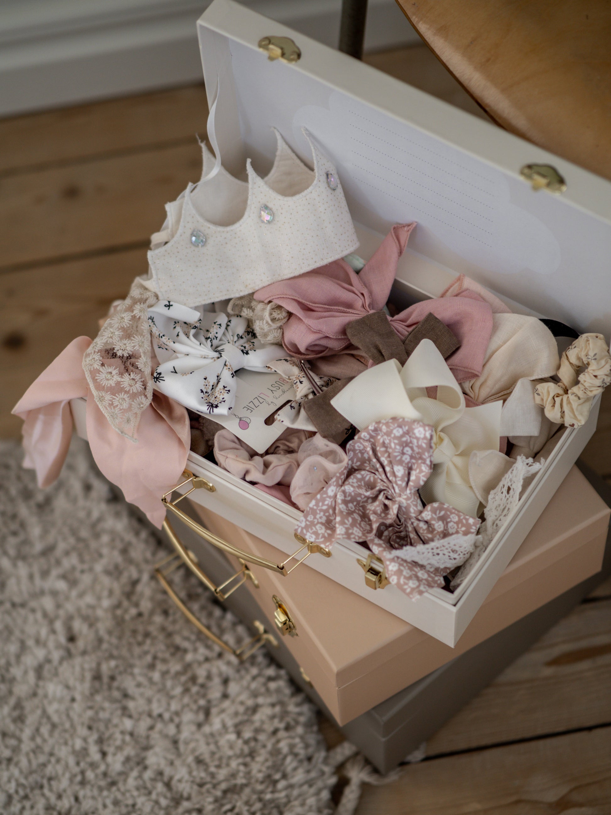Storage suitcase