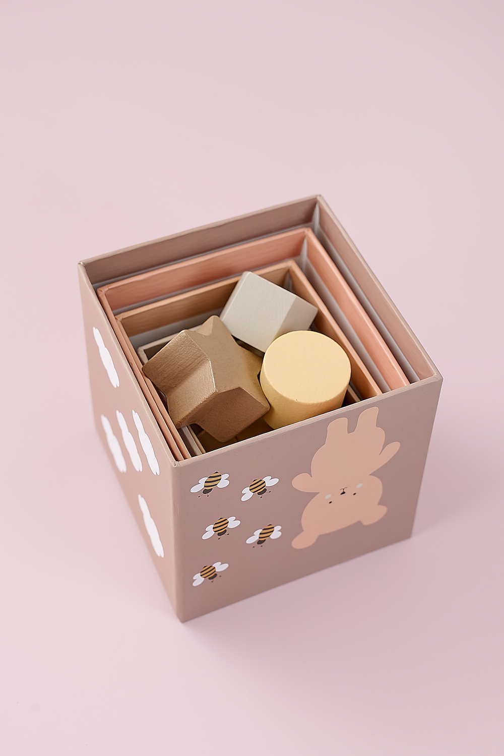 Stacking and sorting cubes nature