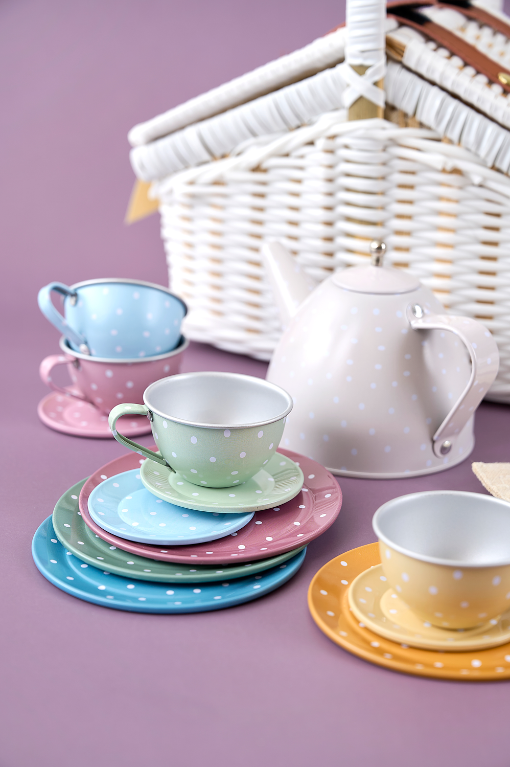 Tea set with basket