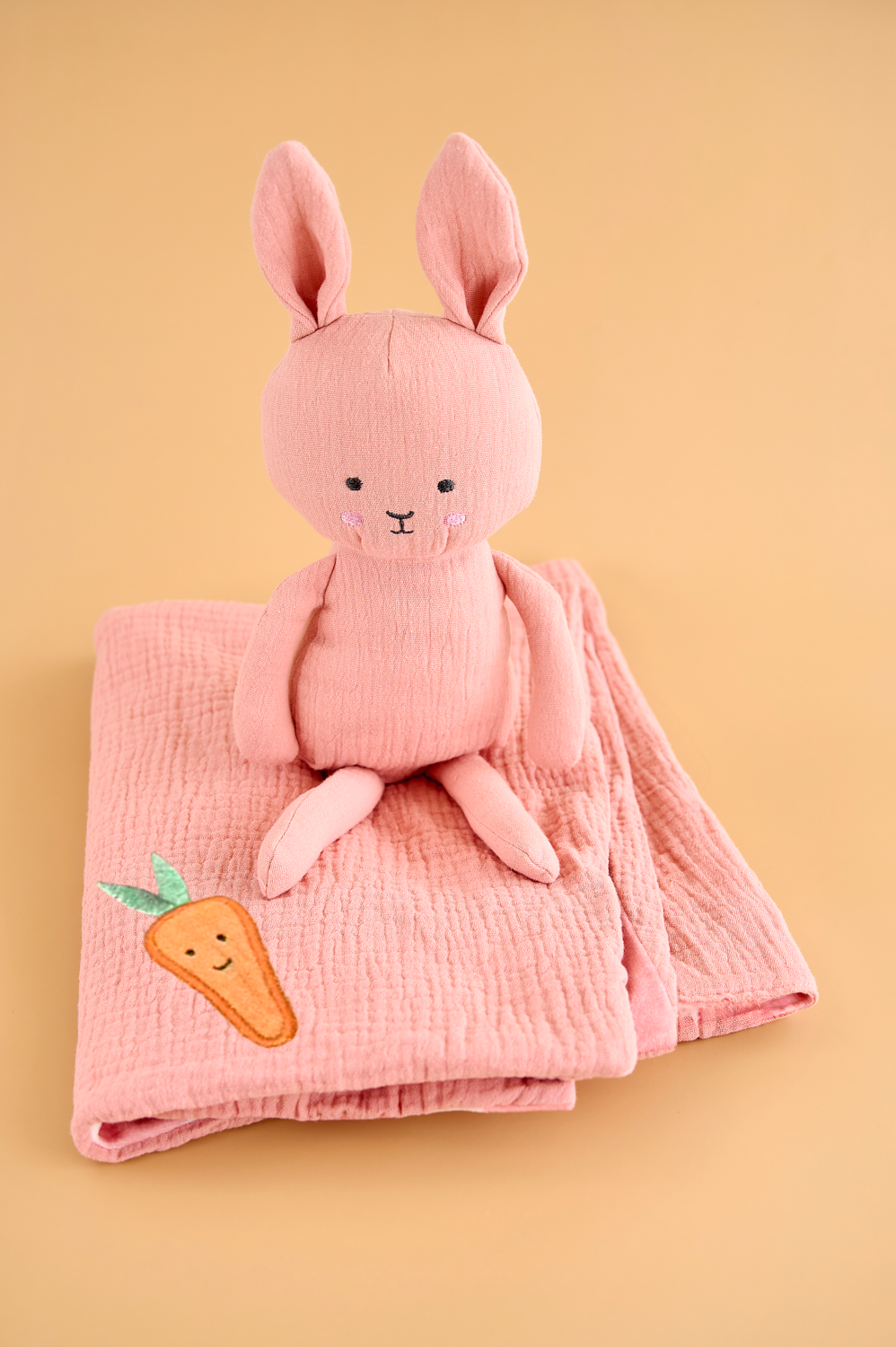 Buddy Bunny & blanket pink