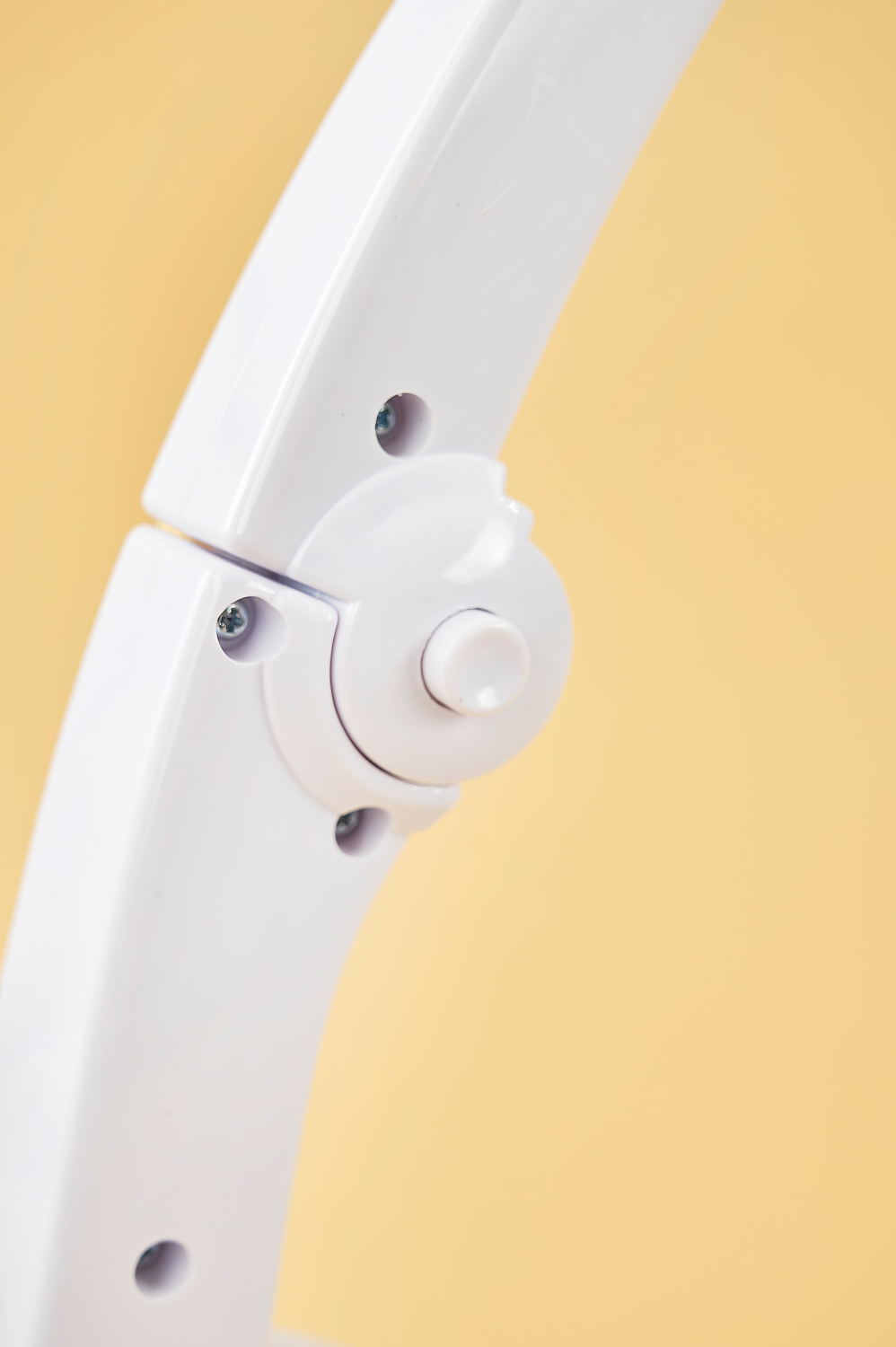 Foldable mobile arm