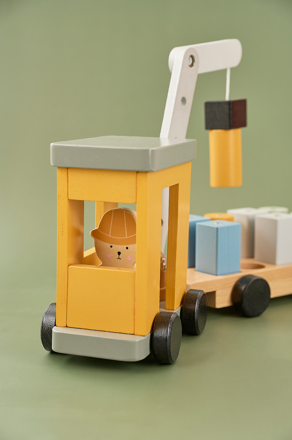 Crane with magnet